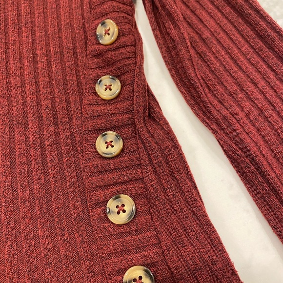 “4/$25” long sleeves top - Picture 3 of 3